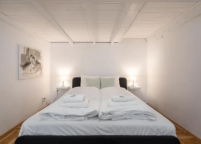 Cedar Hollow * Будапешт